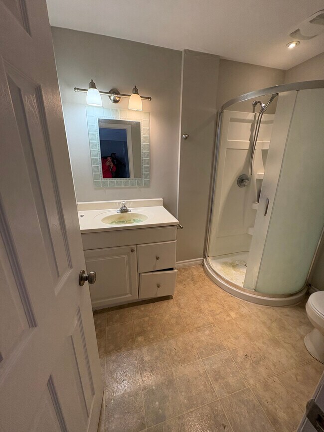 Building Photo - 21 Stirling Ave S