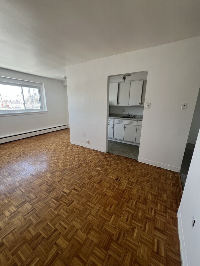 Photo du bâtiment - 2448 Carling Ave