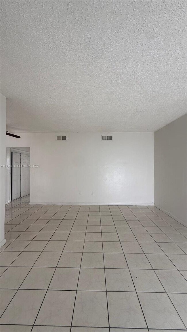 Foto del edificio - 7271 Gary Ave