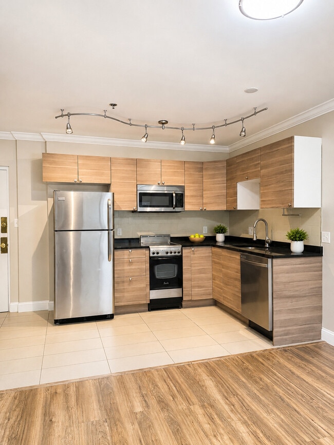 1BR, 1BA - 561SF - Kitchen - 360 Main