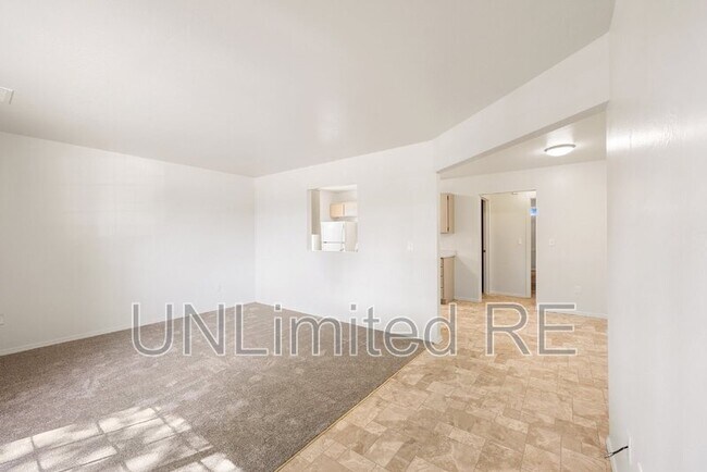 Building Photo - 6168 N Reata Dr
