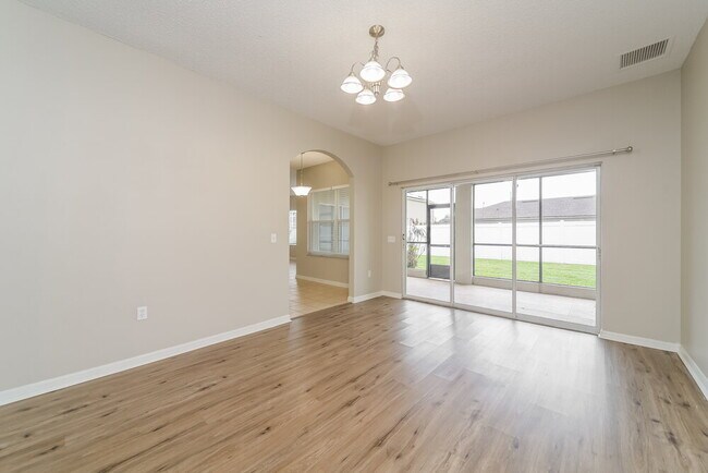 Foto del edificio - 243 Anson Dr