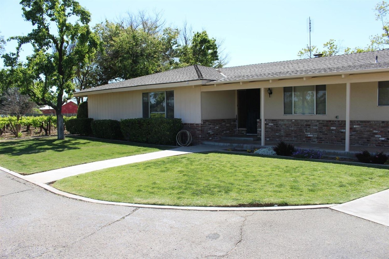 Primary Photo - 1817 S Temperance Ave
