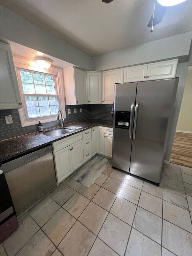 Building Photo - For Rent – 3 Bedroom, 1.5 Bath Home