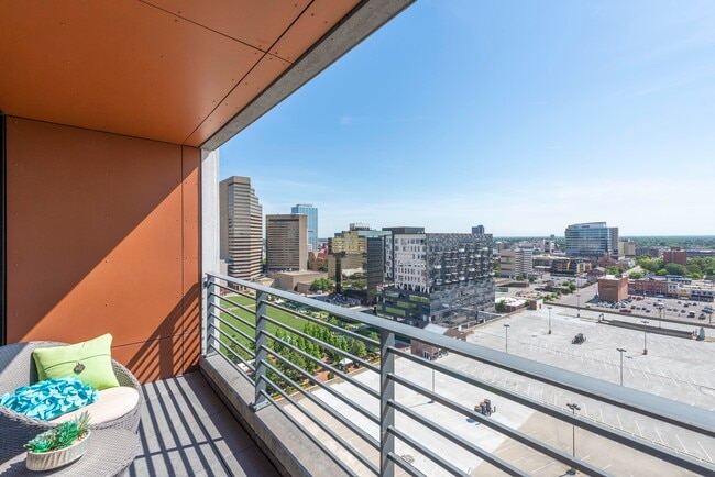 Balcony - 250 High