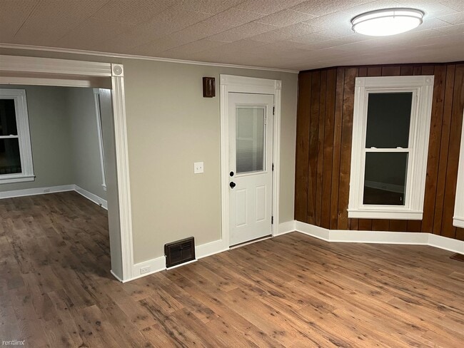 Building Photo - 2 br, 1 bath Duplex - 17 Spencer Street Lower