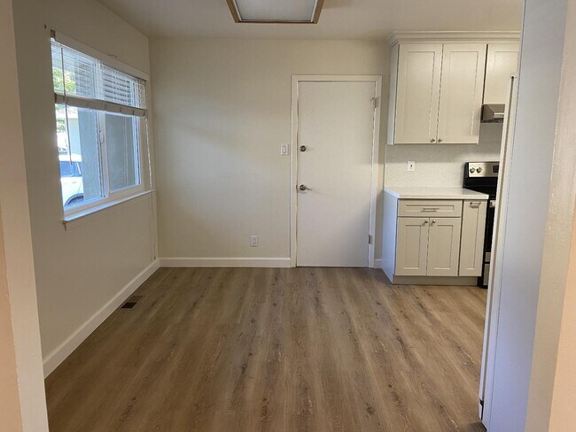 Foto del edificio - 1552 Roosevelt Ave