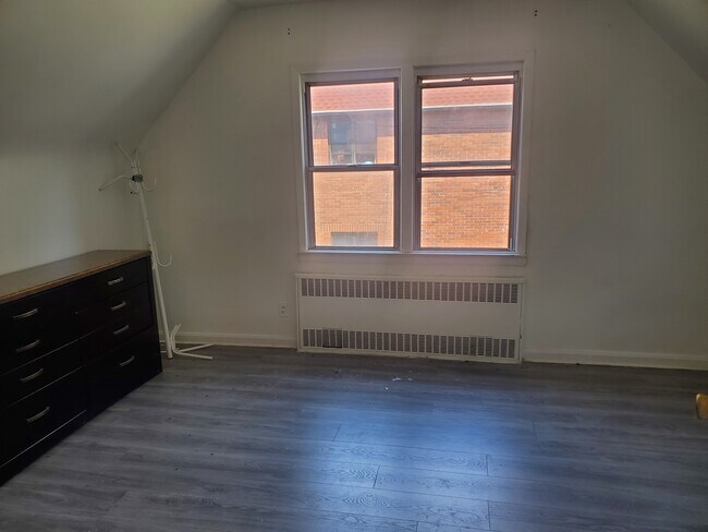 Foto del edificio - Bright & Spacious 2 bedroom and 1 bath