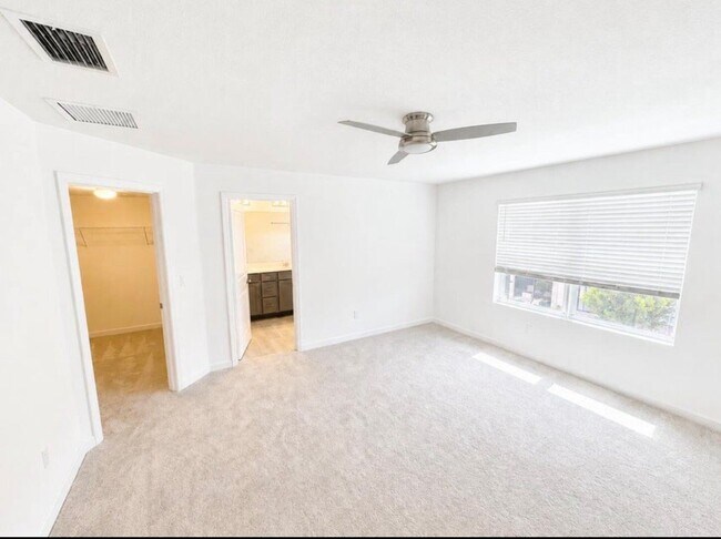 Foto del edificio - 4345 Pond Lily Ln