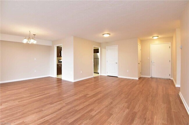 Foto del edificio - 12550 Lake Ave