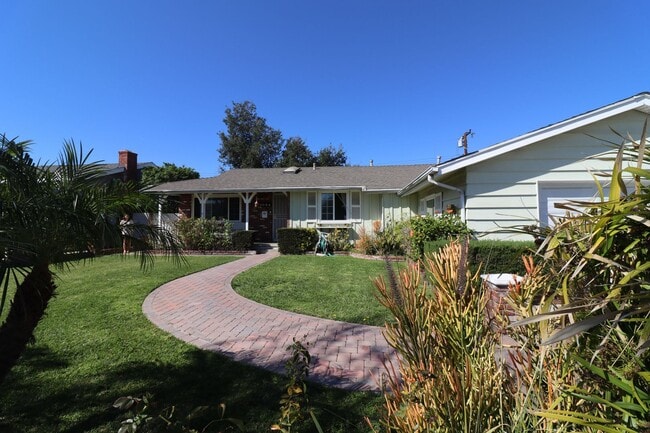 Photo - 1054 N Grand St House