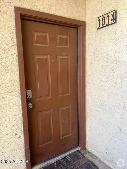 Building Photo - 2121 W Royal Palm Rd