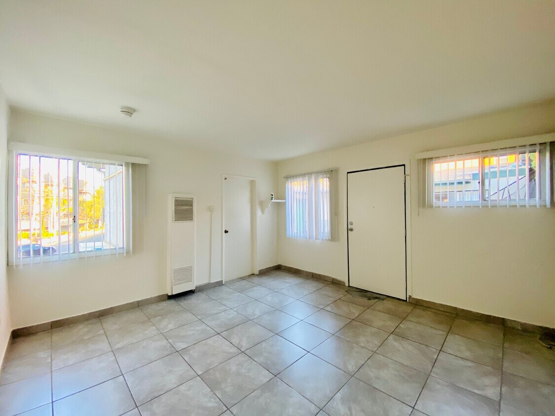Primary Photo - 4305 S Centinela Ave