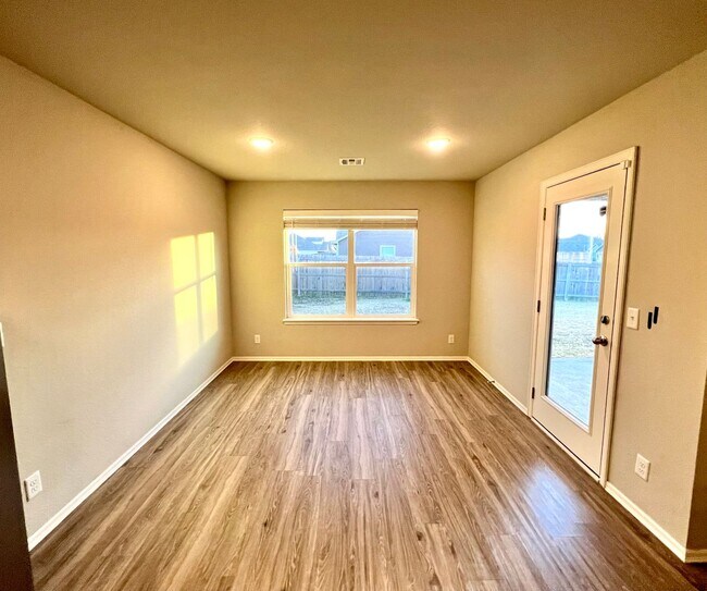 Building Photo - 4 Bed/ 2 Bath in Stone Horse Neighborhood ...