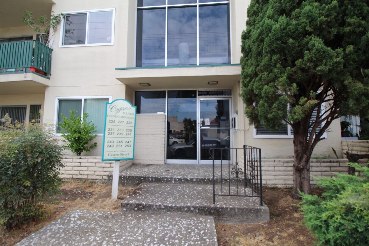 Primary Photo - 233 Castro St