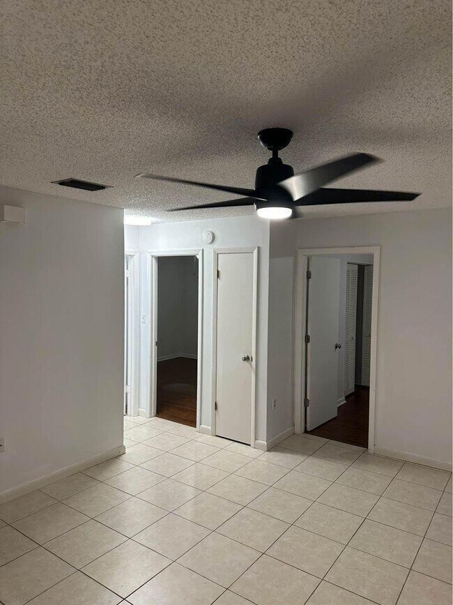 Building Photo - 5528 Avocado Blvd