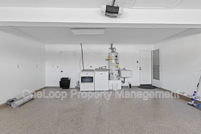 Building Photo - 10120 Paseo Palmas Dr