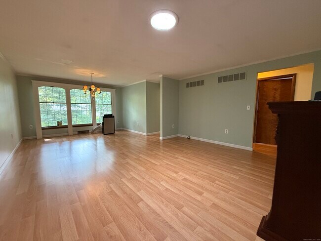 Foto del edificio - 56 Wedgewood Dr