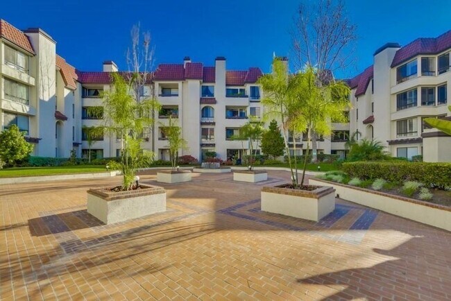 Building Photo - Resort Style Living in Mission Valley - 2 ...