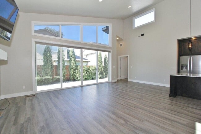 Building Photo - Alluring Beach-Style Home Nestled in SE Boise