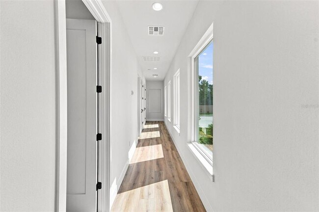 Foto del edificio - 561 N Thompson Rd