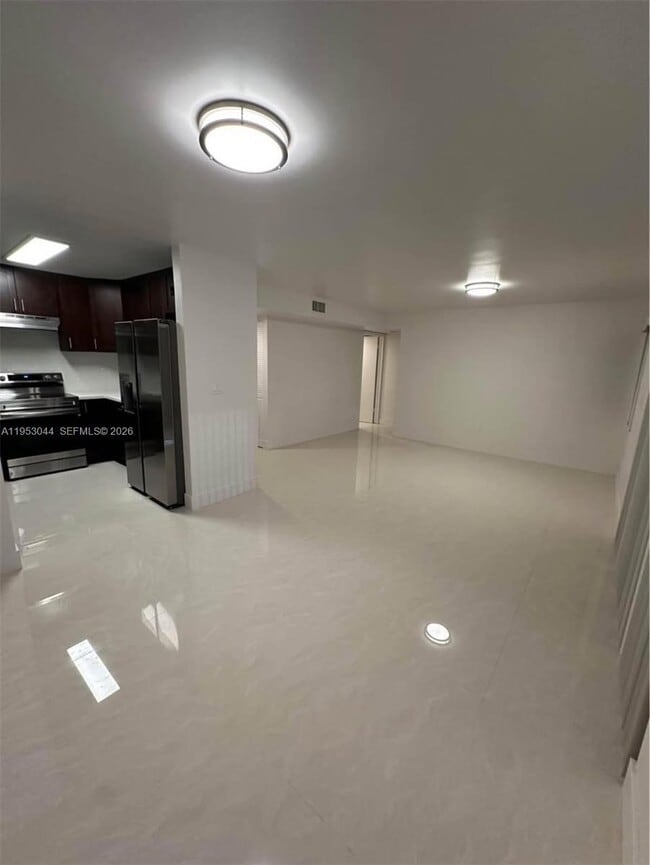 Building Photo - 9015 SW 125th Ave