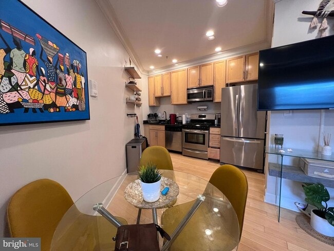 Building Photo - 6 Rhode Island Avenue NW Unit 6