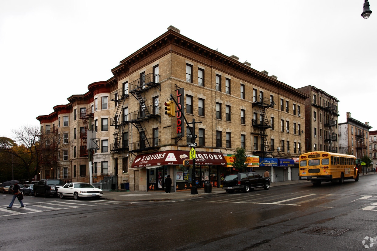 Primary Photo - 671-677 Nostrand Ave
