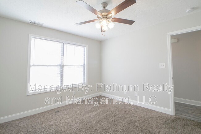 Foto del edificio - 1000 Henry Pl Blvd