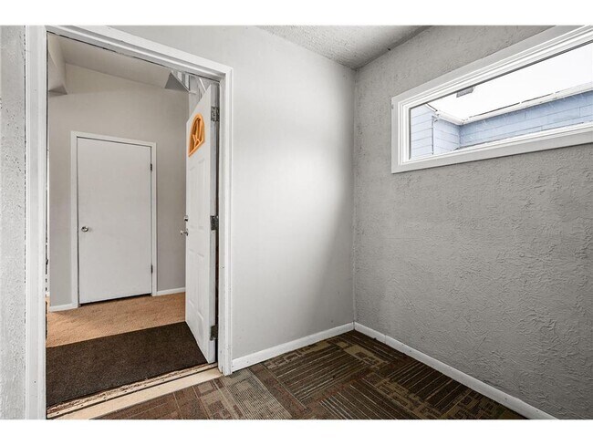 Building Photo - June 1st MOVE IN- Close by Hamline RENTAL-...