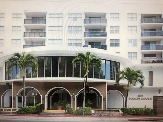 Foto del edificio - 6039 Collins Ave