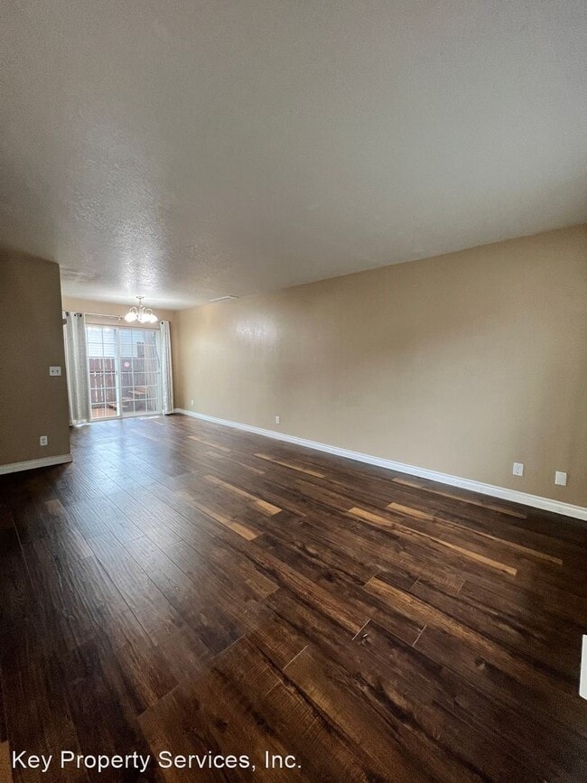 Building Photo - 2 br, 2.5 bath House - 8904 NE 15TH AVE #B17
