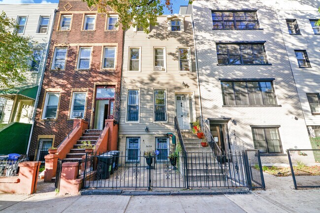 Facade. - 545A Lafayette Ave
