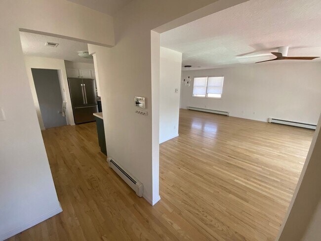 Foto del edificio - Large 4-Bedroom