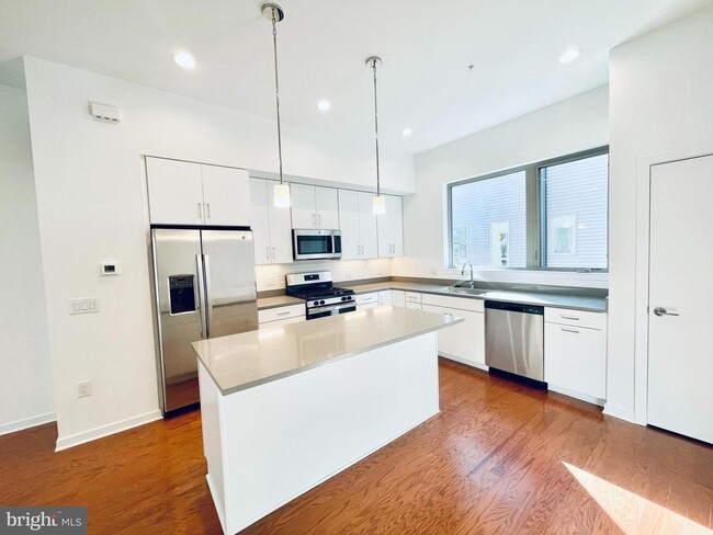 Building Photo - 3130 Pierview Ln