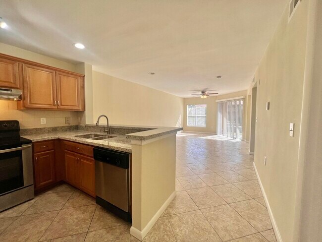 Building Photo - 4855 Via Palm Lakes
