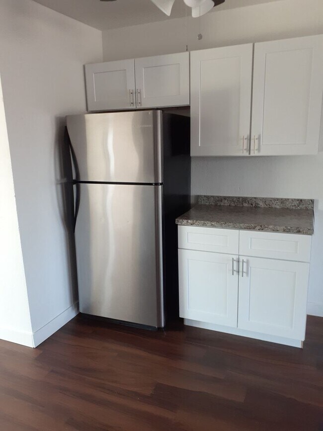 Foto del edificio - Spacious 4 Bed/2 Bath With Den  Updated Dec 2023.