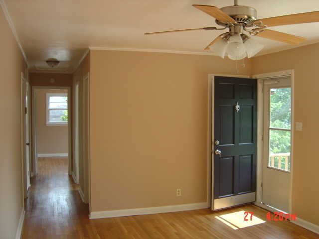 Building Photo - East Cone Blvd 3 BR conveninent to 29 & Sh...