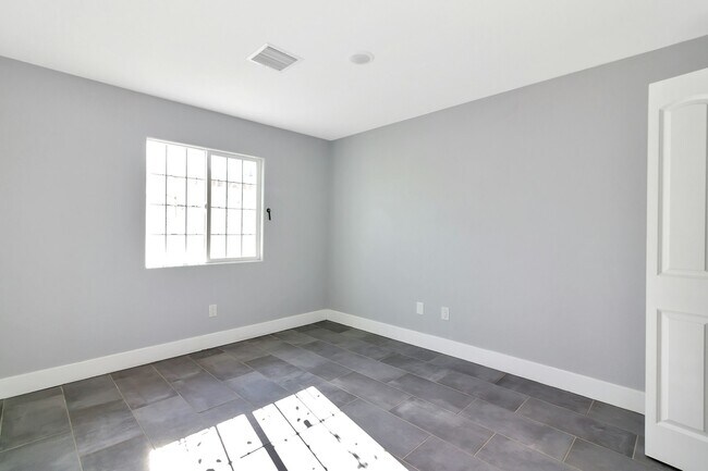 Foto del edificio - 2518 N McCarran St