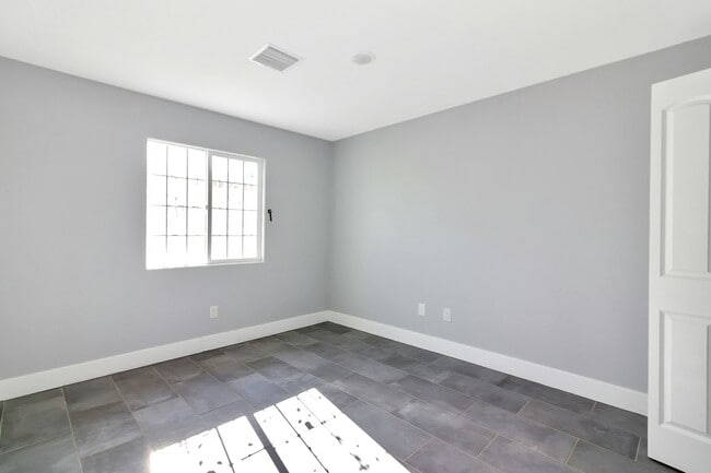 Building Photo - 2518 N McCarran St