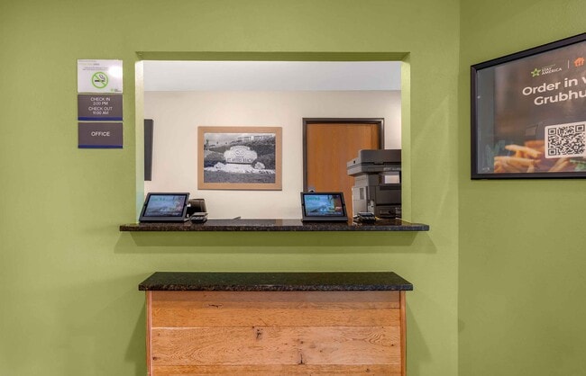 Building Photo - Furnished Studio-Fort Myers - Northeast