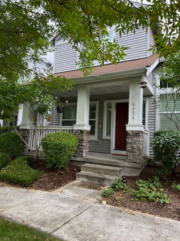 Primary Photo - Lakeland Hills 2 Story, 4 Bed, 2.5 Bath Ho...