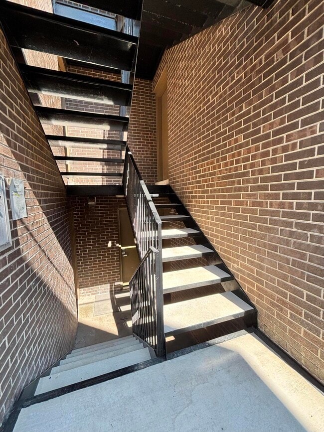 Building Photo - 817 Arch St
