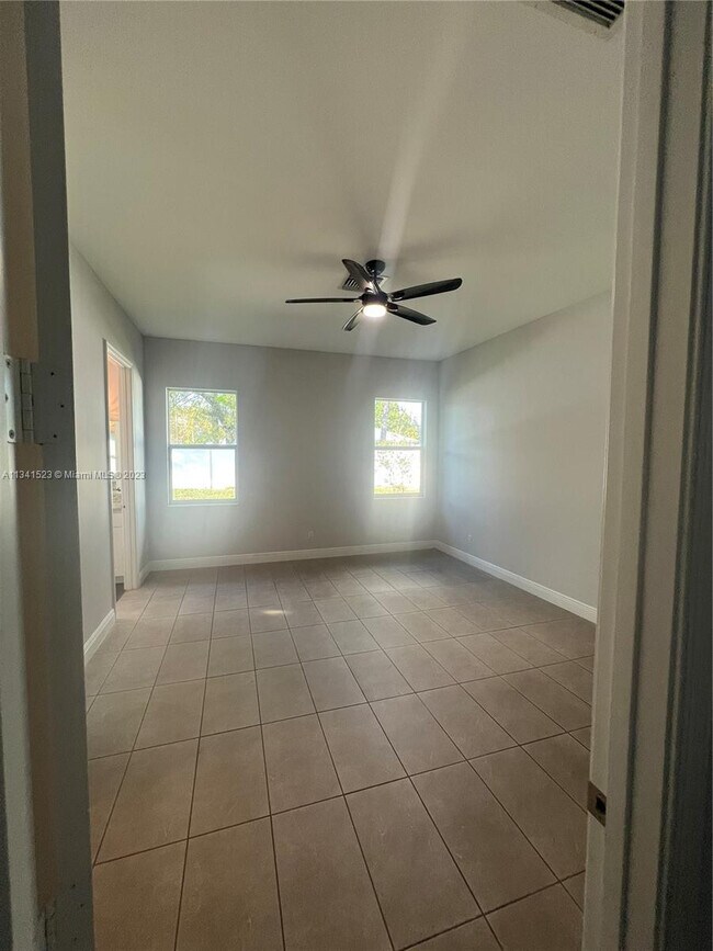 Foto del edificio - 6837 1st St