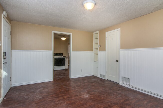 Building Photo - 1109 E 400 S