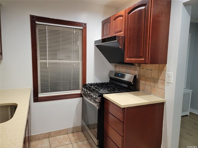 Foto del edificio - 42-42 195th St