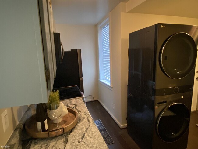 Foto del edificio - 2 br, 1.5 bath Duplex - 656 Portland Stree...