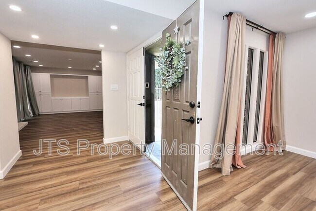 Foto del edificio - 3160 Watt Ave