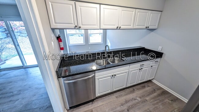 Building Photo - 416 6th Ave W