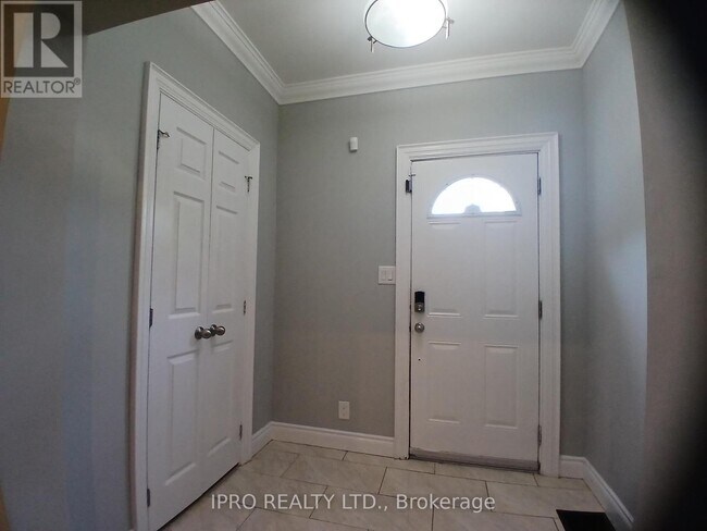 Photo du bâtiment - 49 E 9th St